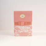 قرآن كريم بغلاف دانتيل وأطراف ملونة | حجم متوسط مثالي للتلاوة اليومية – 14×20 سم