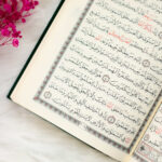 القرآن الكريم بغلاف مخمل أخضر | بحجم متوسط لسهولة تلاوة القرآن  – 14×20 سم - Image 12